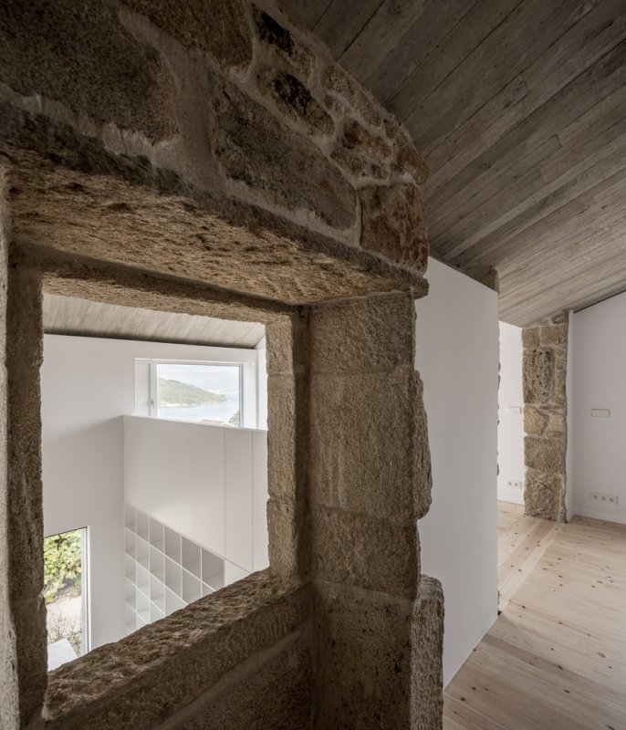 Rekonstrukce a dostavba rodinného domu v Muros, fuertes-penedo arquitectos © Héctor Santos-Díez