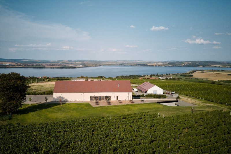 Nový wine bar Reisten v Pavlově od studia ORA