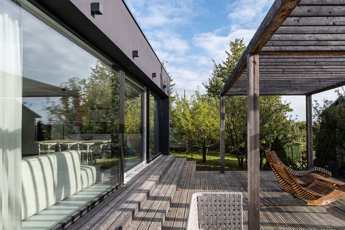 Dřevostavby VESPER HOMES spojují krásnou architekturu, zdravé prostředí i příjemnou atmosféru. (Na obrázku rodinný dům v Olomouci)