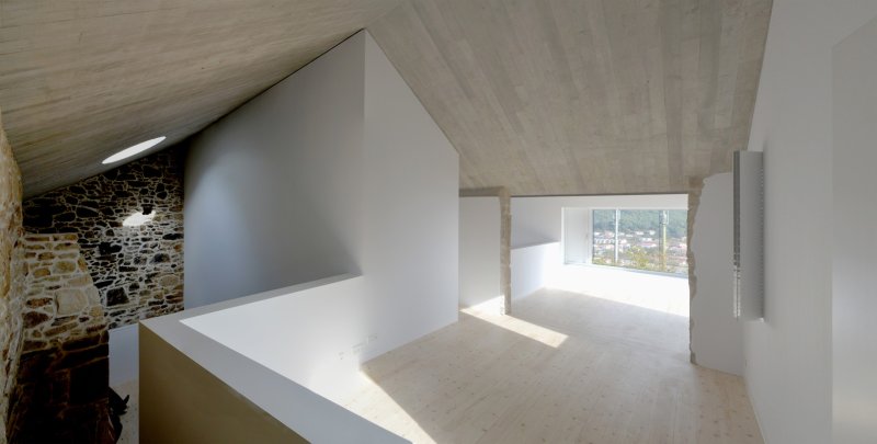 Rekonstrukce a dostavba rodinného domu v Muros, fuertes-penedo arquitectos © Héctor Santos-Díez