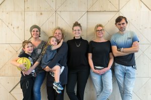 Ateliér xystudio navrhl nízkouhlíková a nízkoenergetická mateřskou školu v Polsku. Vyjímá se netradiční žlutou konstrukcí