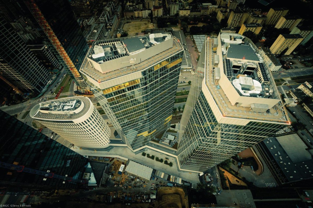 Panorama polské Varšavy se rychle mění. Pojďme se podívat na jednotlivé budovy nového administrativního bloku ve Varšavě. (na fotografii The Warsaw HUB)