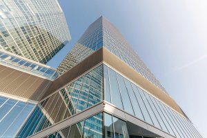 Panorama polské Varšavy se rychle mění. Pojďme se podívat na jednotlivé budovy nového administrativního bloku ve Varšavě. (na fotografii The Warsaw HUB)